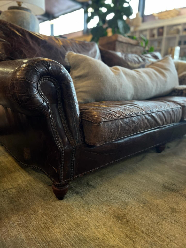 Classic genuine leather vintage lounge